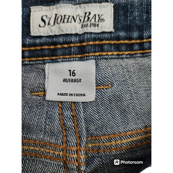 ST. JOHNS BAY SZ 16 AVERAGE BERMUDA SHORTS - Picture 3 of 3